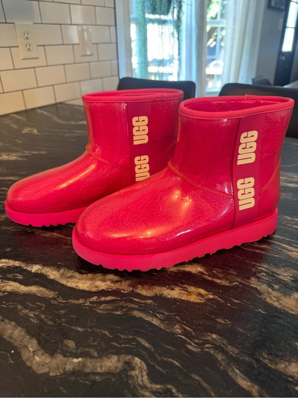 UGG vibrant pink